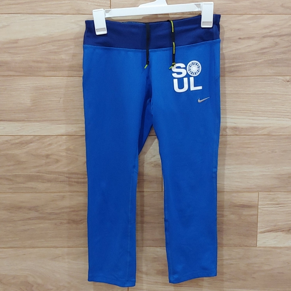 NIKE Capri Leggings